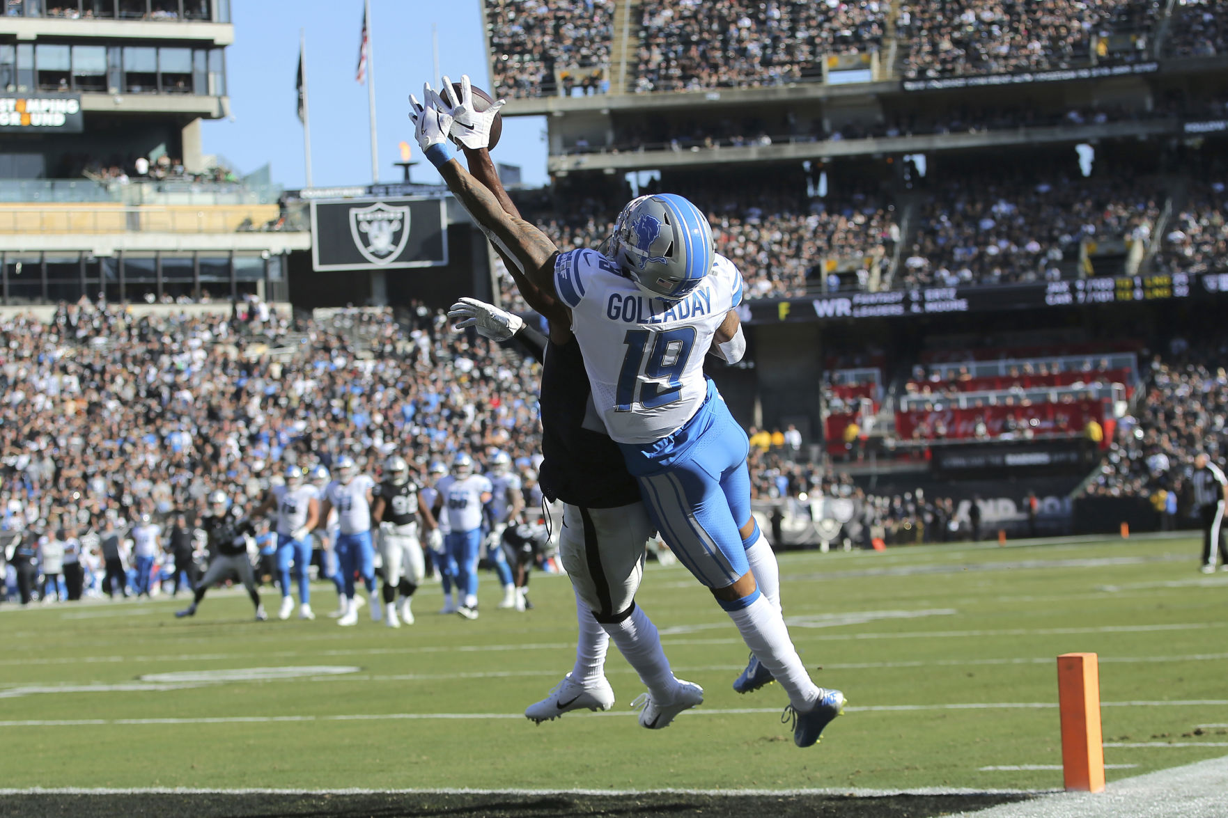 APTOPIX Lions Raiders Football